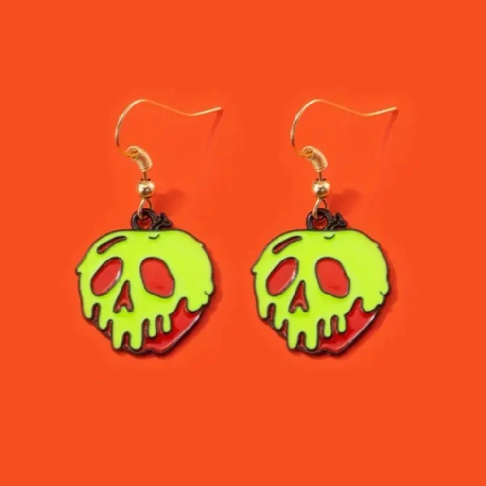 NWT! Disney’s Snow White and the Seven Dwarfs Poison Apple Pierced Earrings!